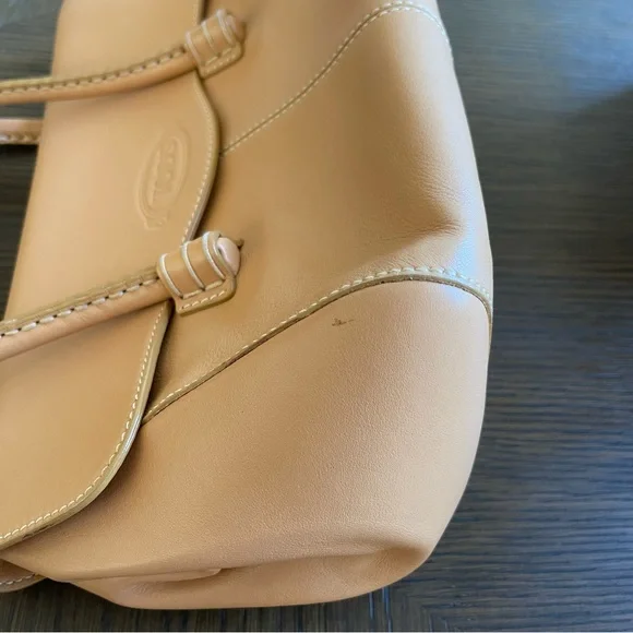 Tod’s D Bag Handbag - Camel / Tan Leather Shoulder Bag